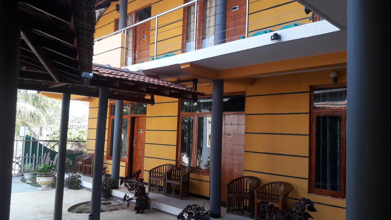 Blue Whale Nilaveli Bed & Breakfast Exterior photo